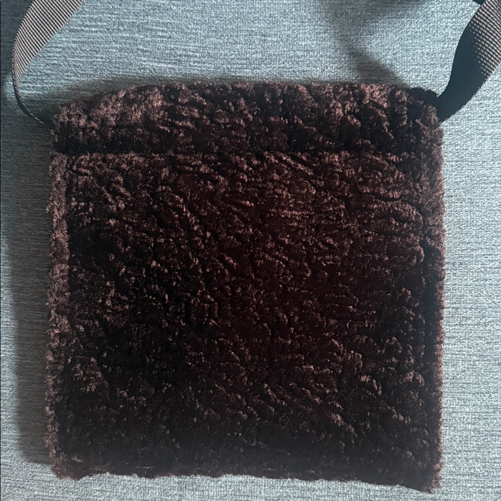 Mondani Women's Black waist Fur Bag. - Picture 8 of 10